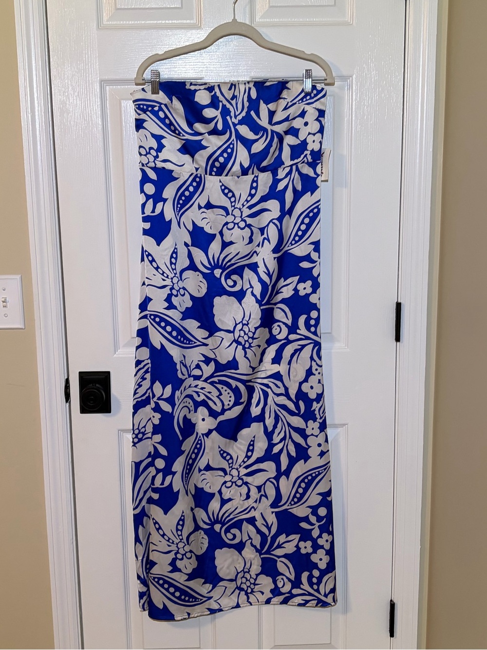NWT Blue and White Floral Midi Strapless Dress. Size Large